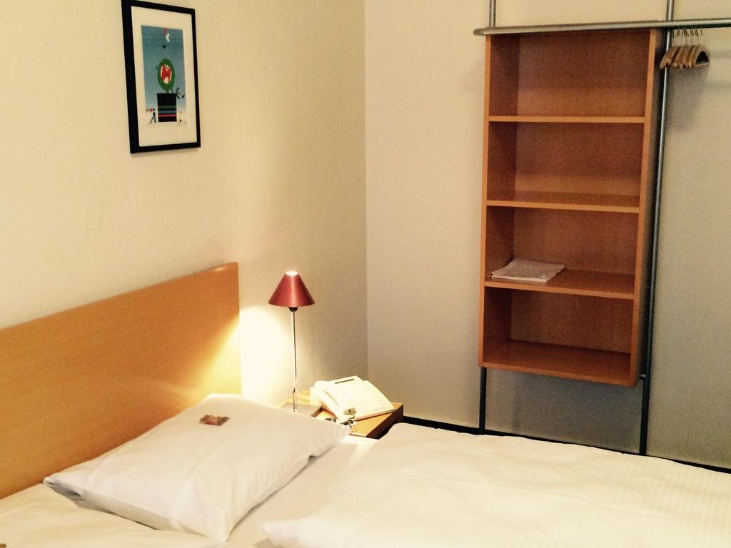 Hotel Am Rathaus Freiburg Bagian luar foto