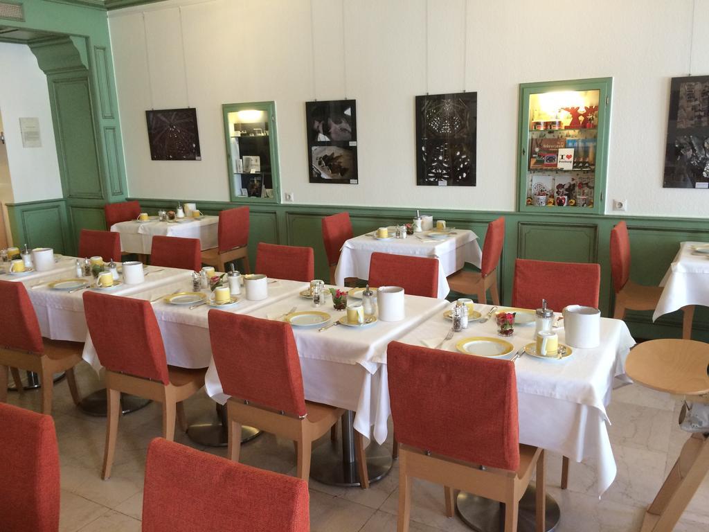 Hotel Am Rathaus Freiburg Bagian luar foto
