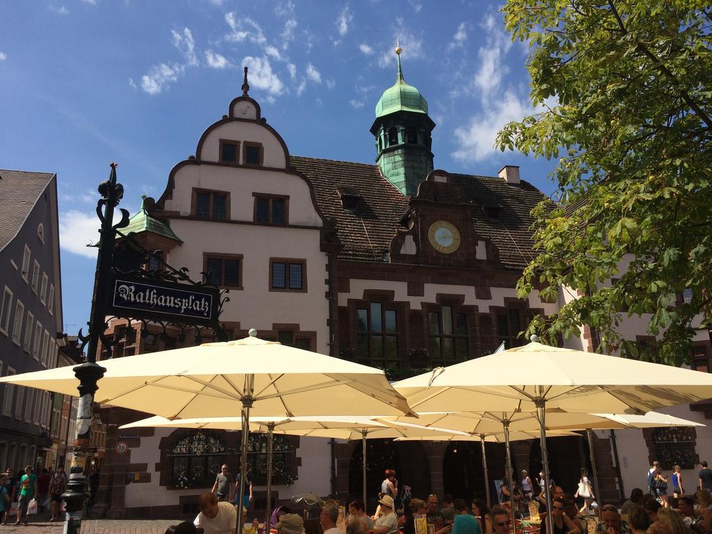 Hotel Am Rathaus Freiburg Bagian luar foto