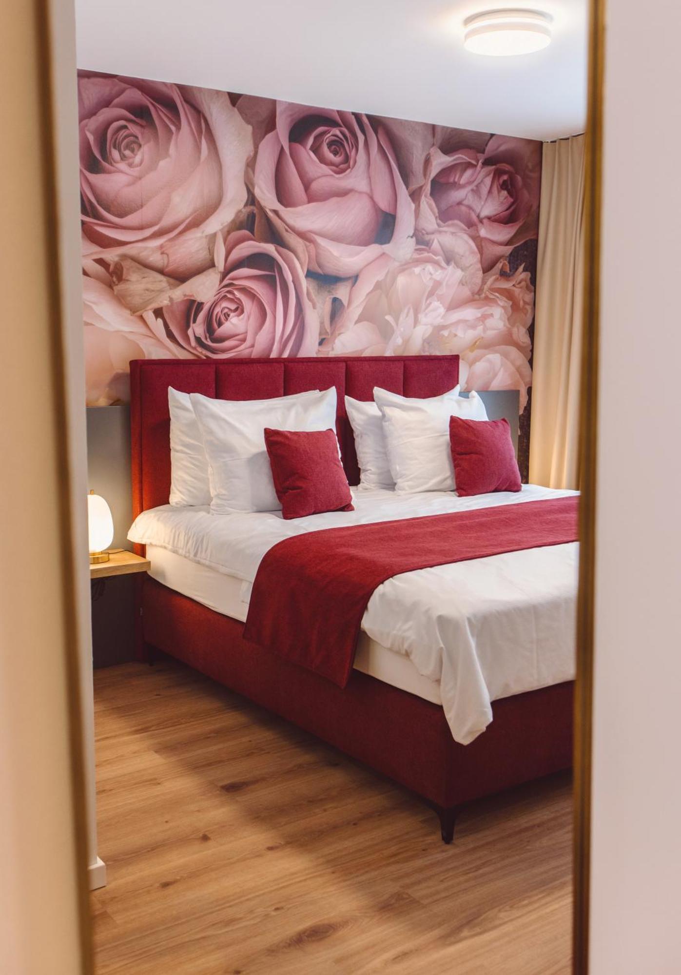 Hotel Am Rathaus Freiburg Bagian luar foto