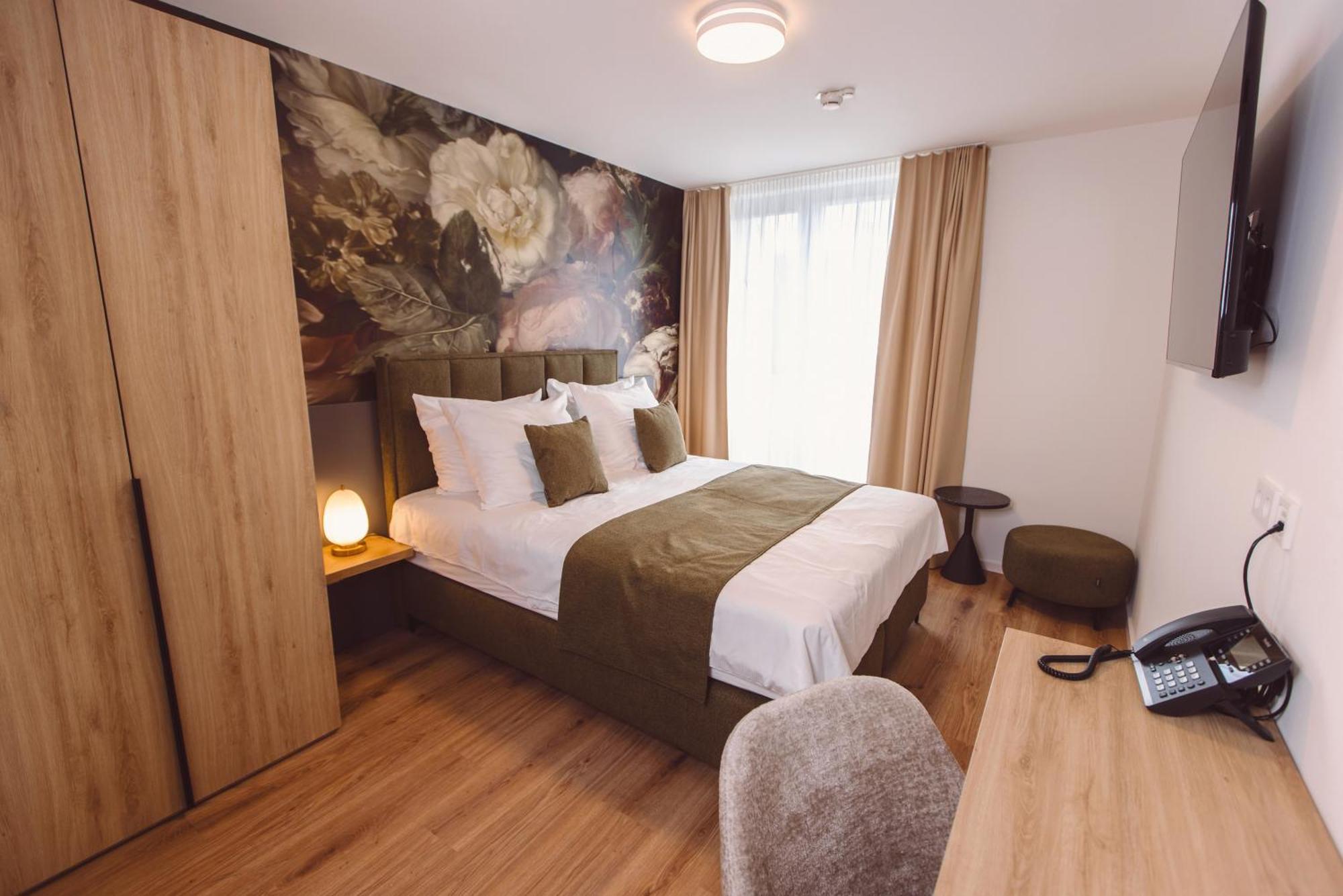 Hotel Am Rathaus Freiburg Bagian luar foto